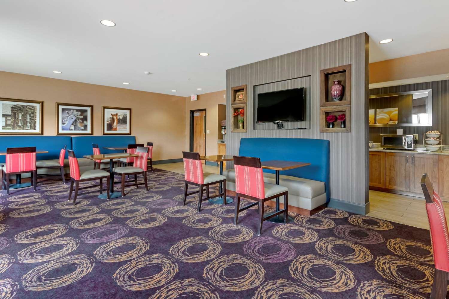 Comfort Inn and Suites Market Airport 14/17