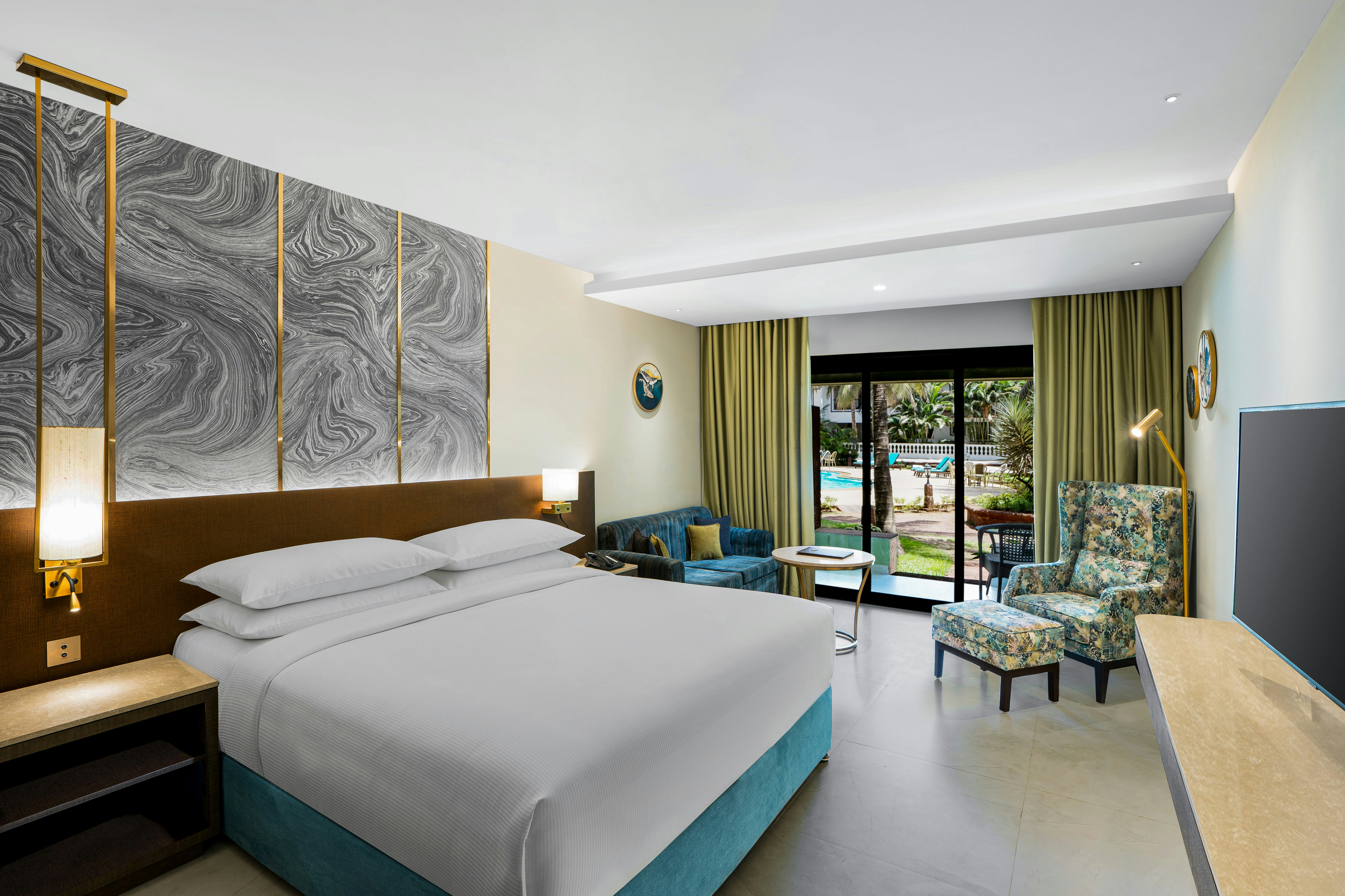 PREMIUM, KING BED, POOL ACCESS