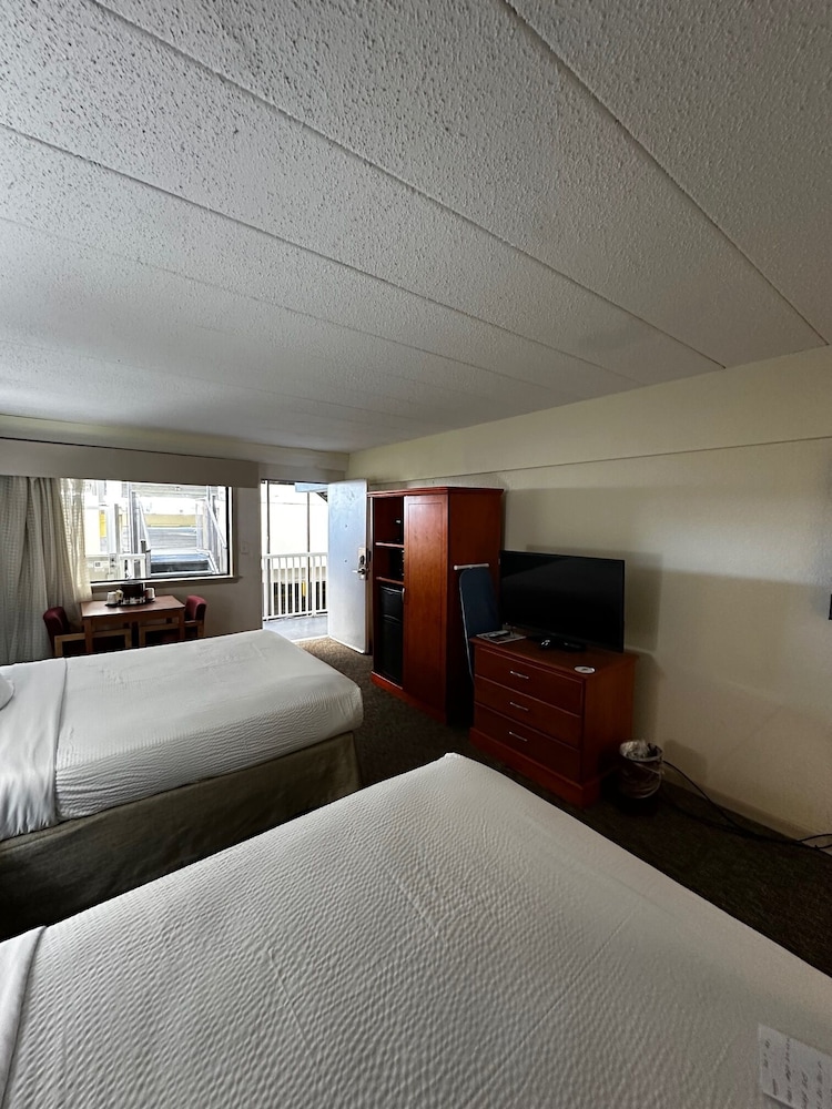 Ramada By Wyndham Virginia Beach 15/37