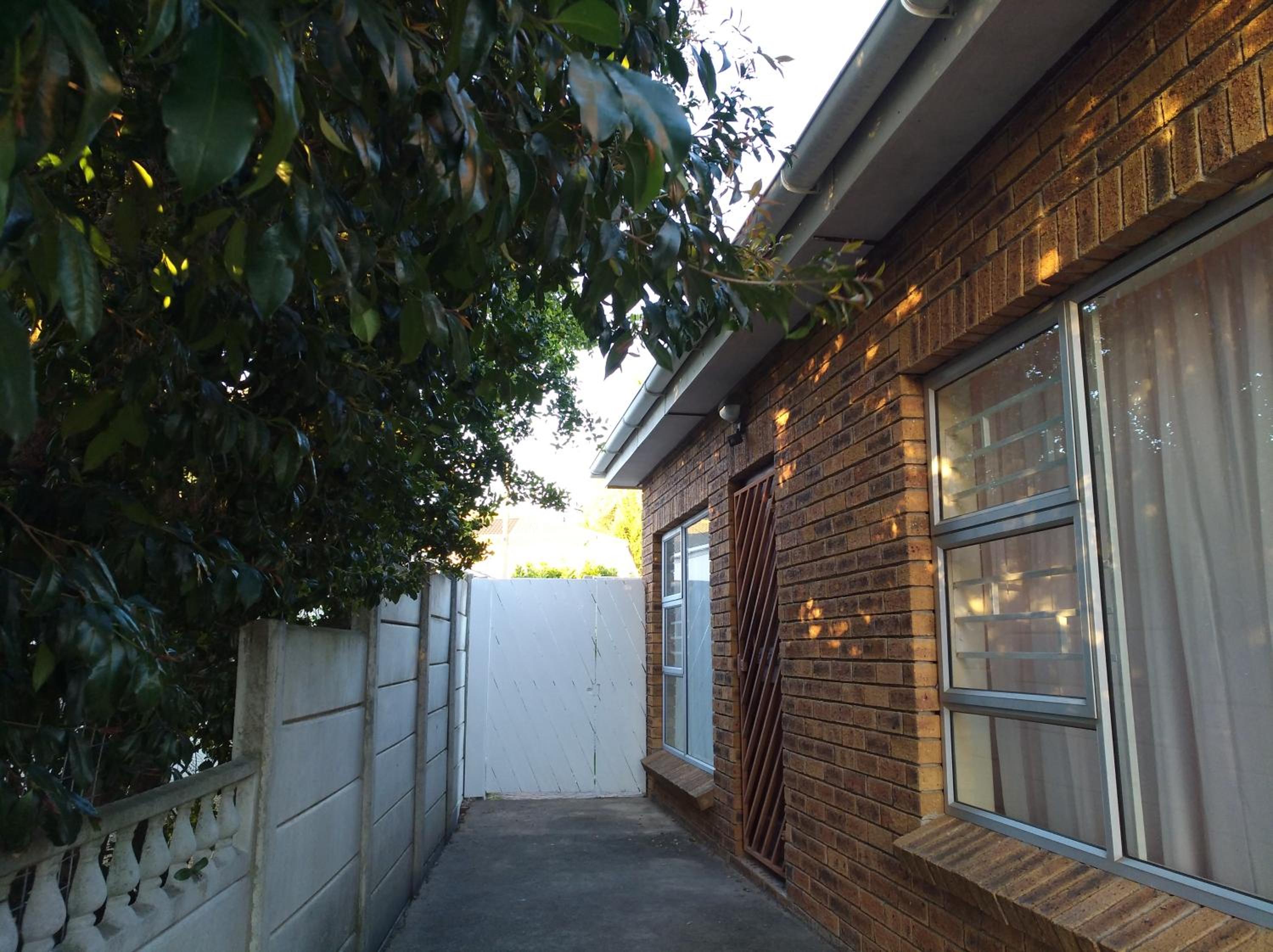 Getaway Self-Catering Tygervalley 2/13