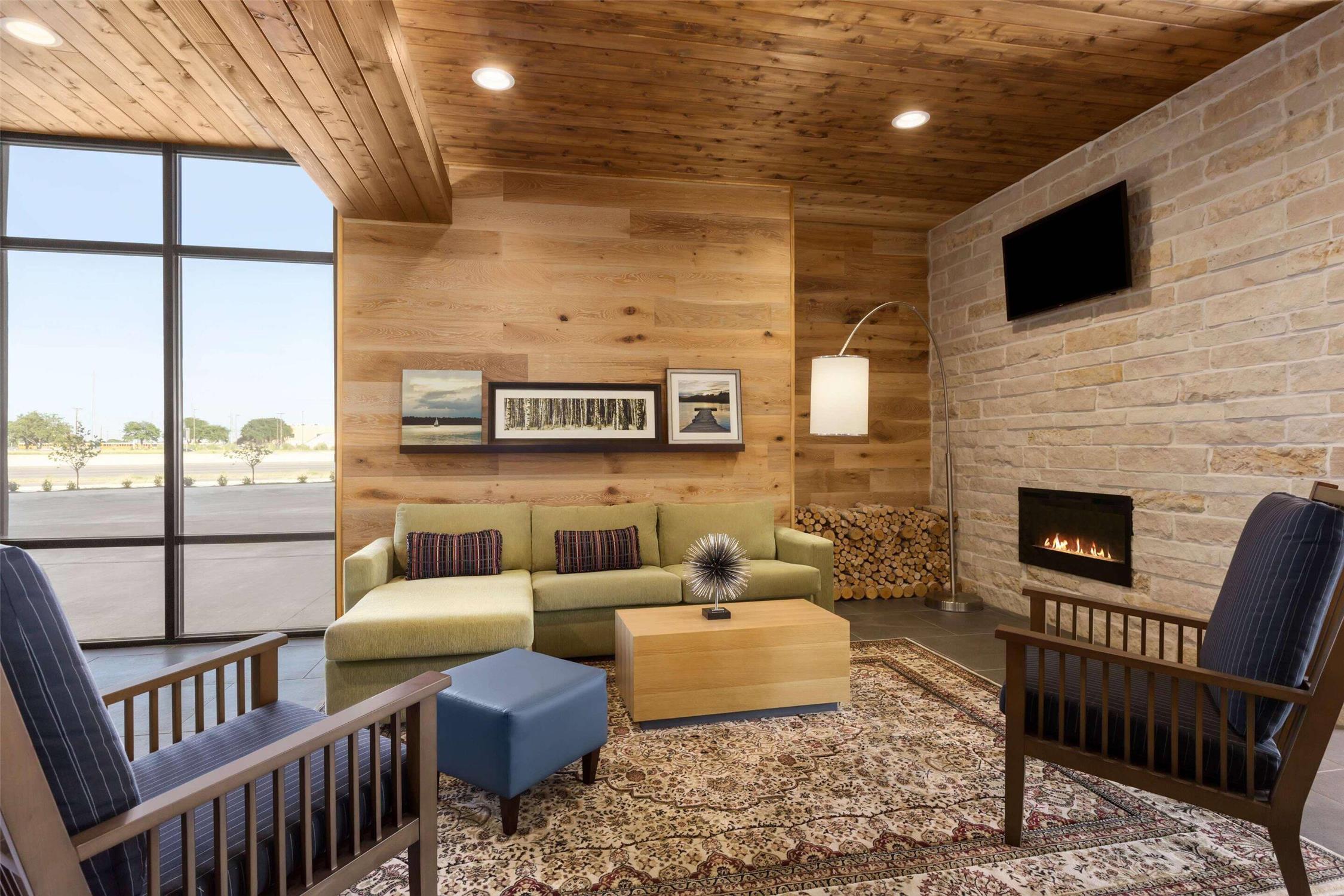Country Inn & Suites by Radisson, New Braunfels, TX 15/27