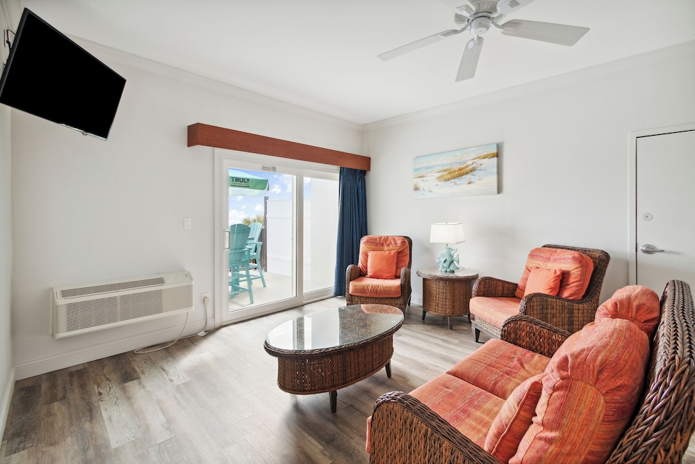 Seahorse Oceanfront Inn 27/50