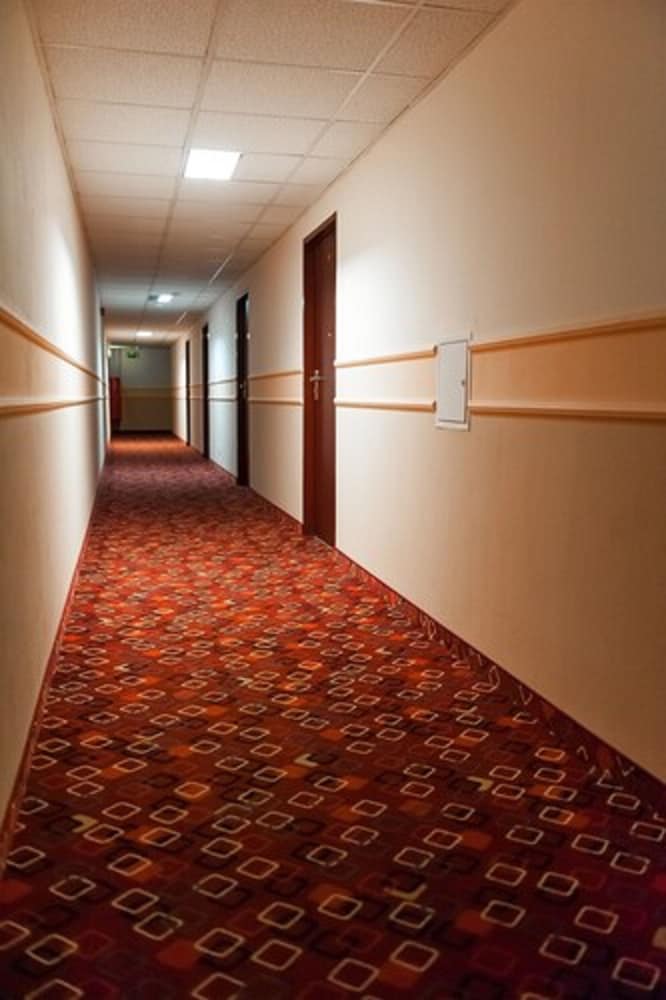Hit Hotel 45/73