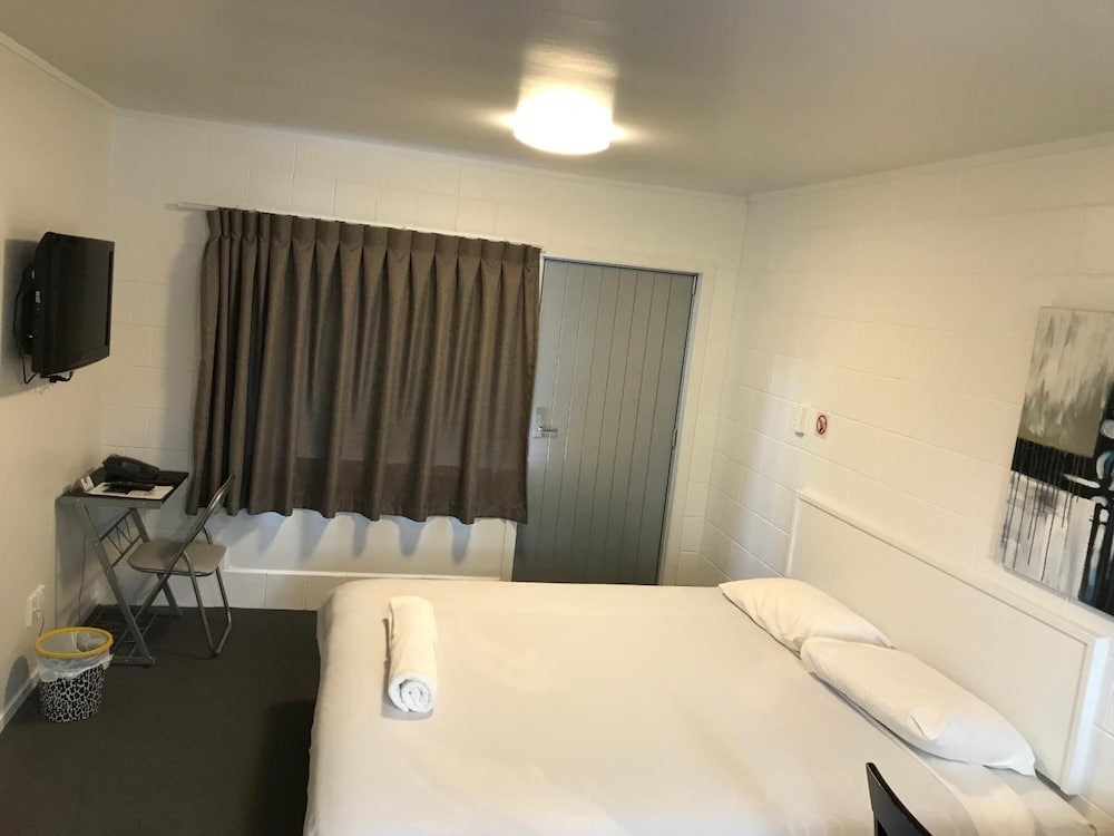 Siesta Motel 22/57