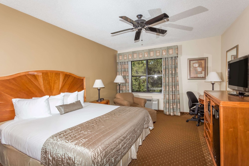 Baymont by Wyndham Asheville/Biltmore Village 13/27