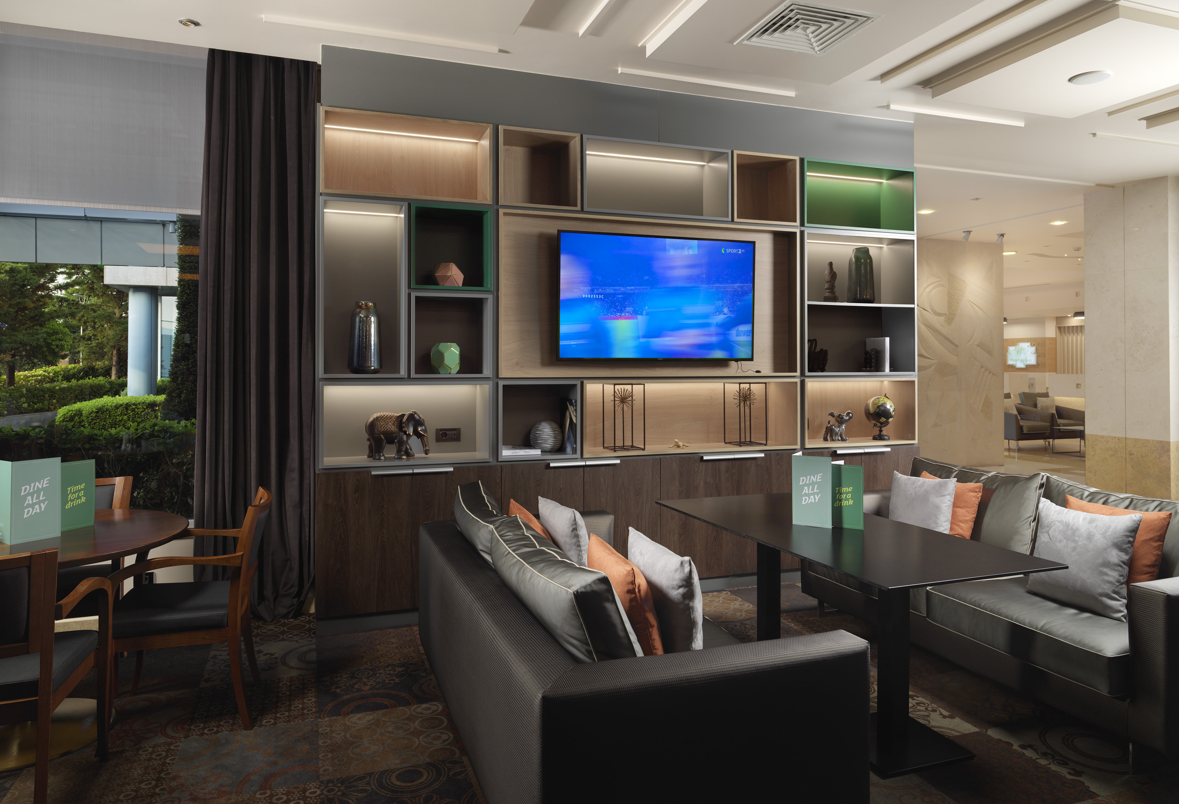 Holiday Inn Athens Airport 34/66