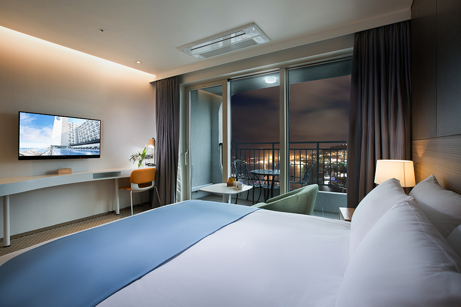 DELUXE, DOUBLE BED