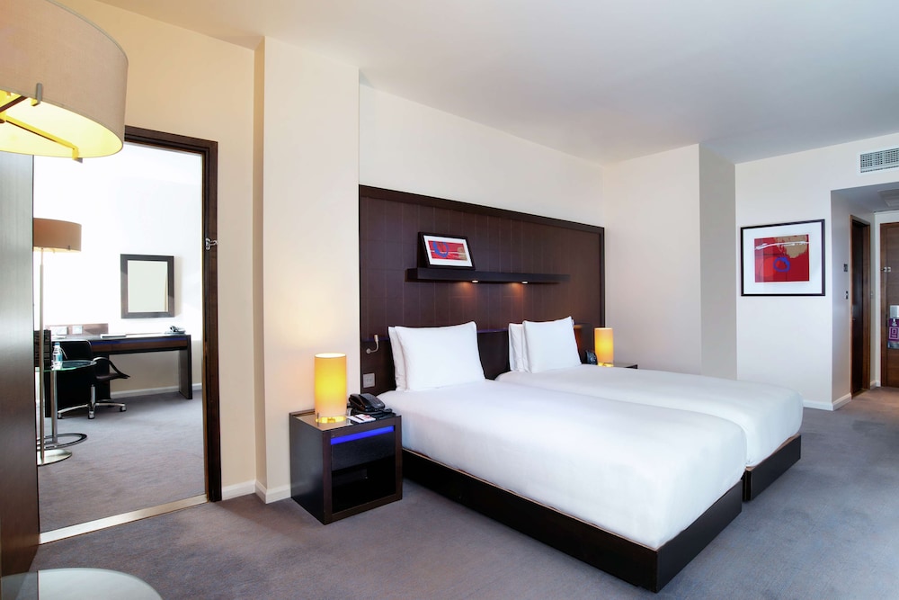 غرفة متصلة عائلية بسريرين مزدوجين بغرفتي نوم، Hilton London Canary Wharf 2/10
