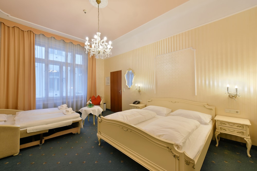 Hotel Pension Baronesse 15/45