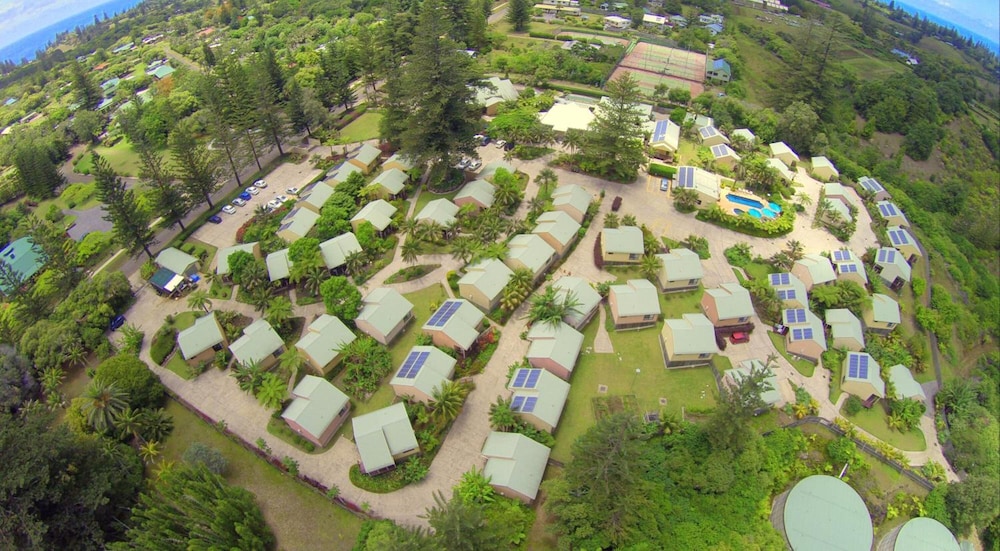 Governors Lodge Resort Hotel 60/69