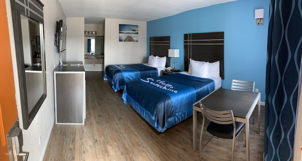 Days Inn By Wyndham Orange 13/25