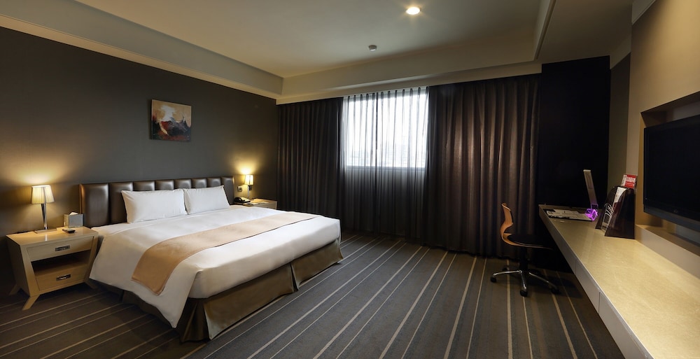 Urban Hotel 33 20/69