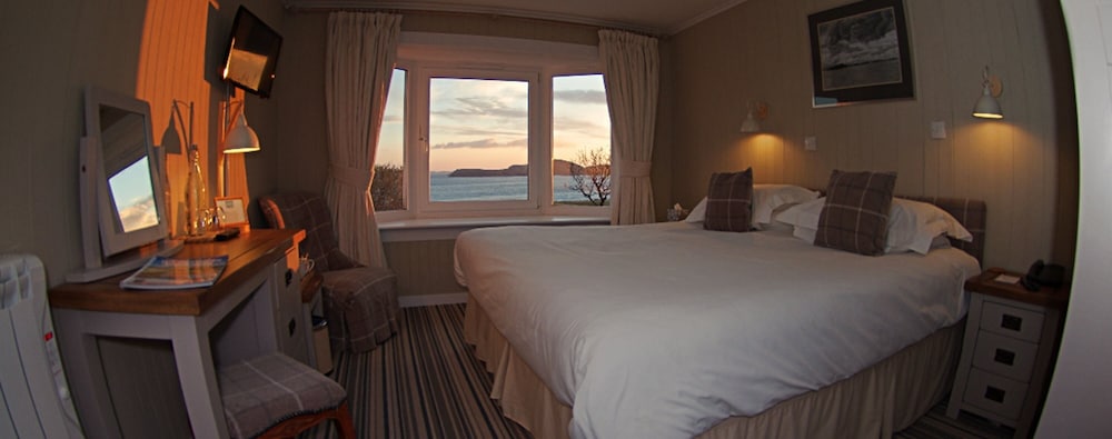 Summer Isles Hotel 6/50