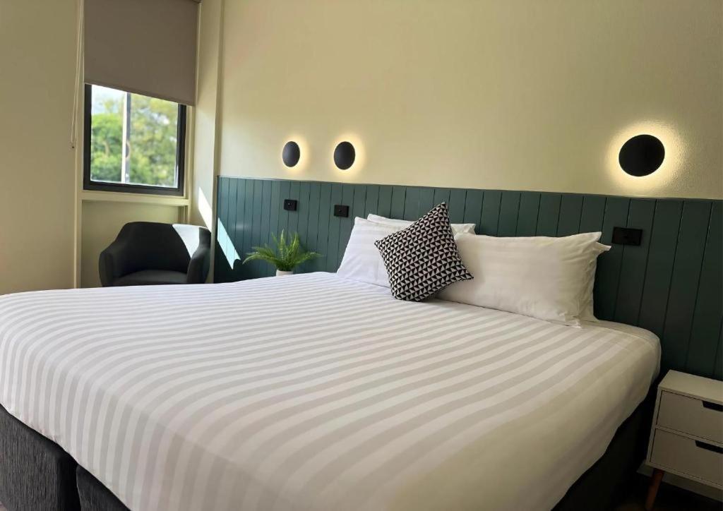 Room, King Bed, Queen Bed