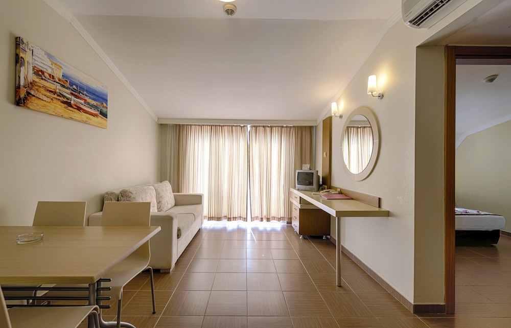 Akalia Suite Hotel and Spa 19/37