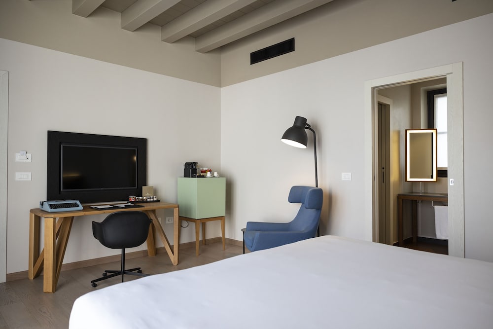 Savona 18 Suites 19/74