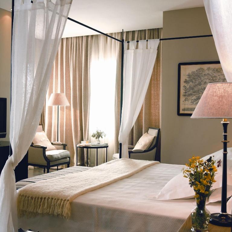 Suite, 1 King and 1 Single Beds