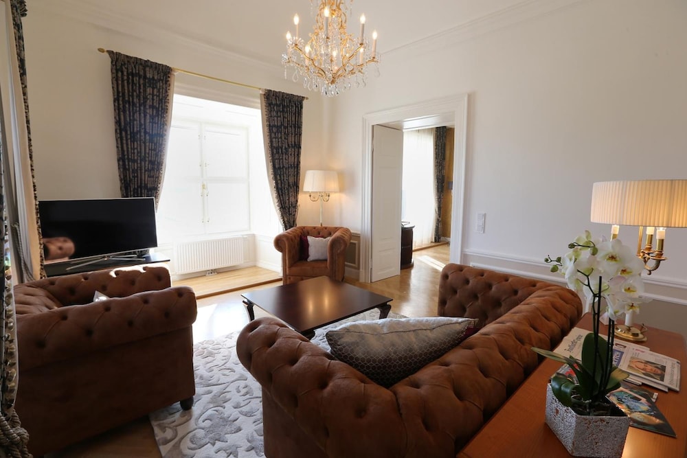 Schloß Schönbrunn Grand Suite 24/40