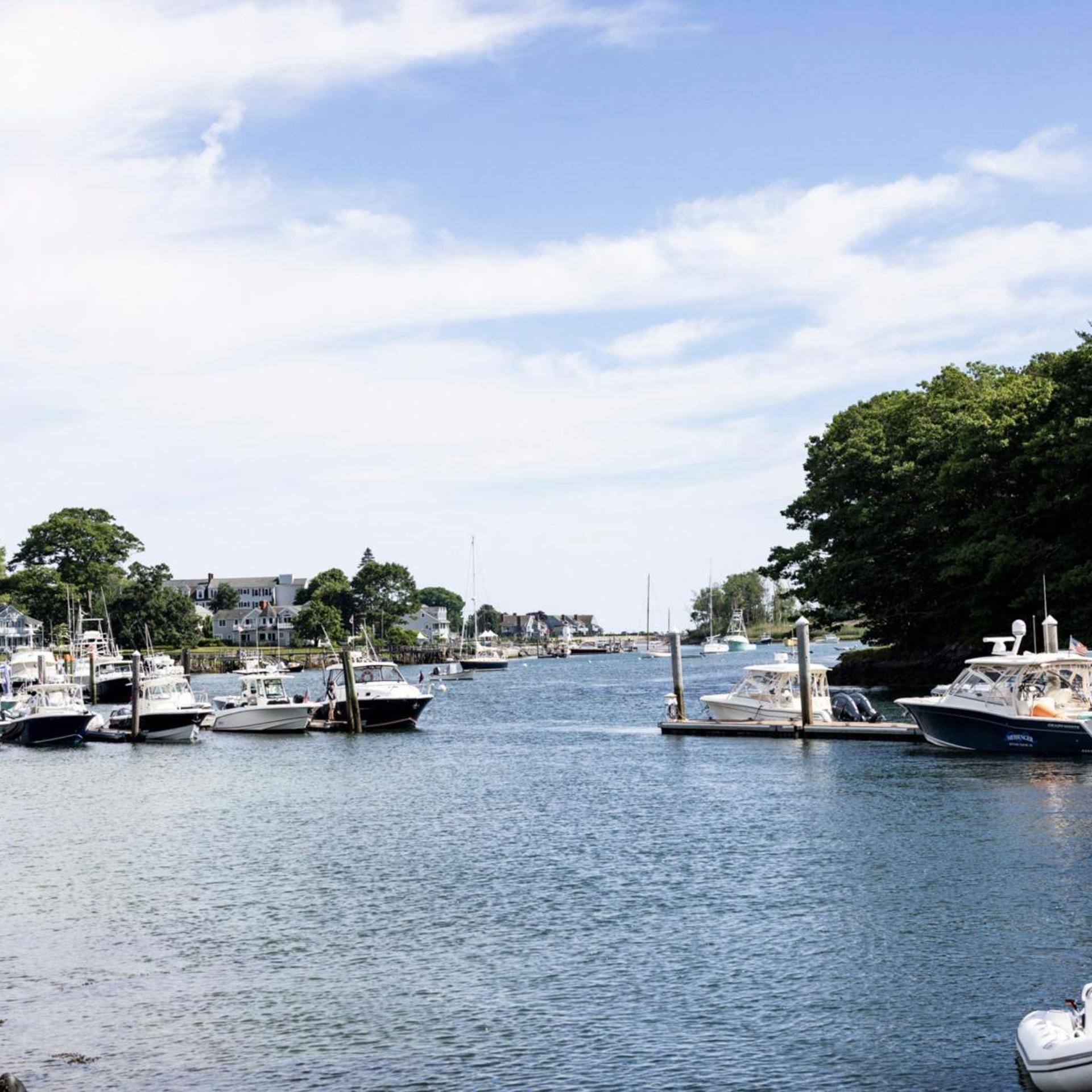 Yachtsman Hotel & Marina Club 48/60