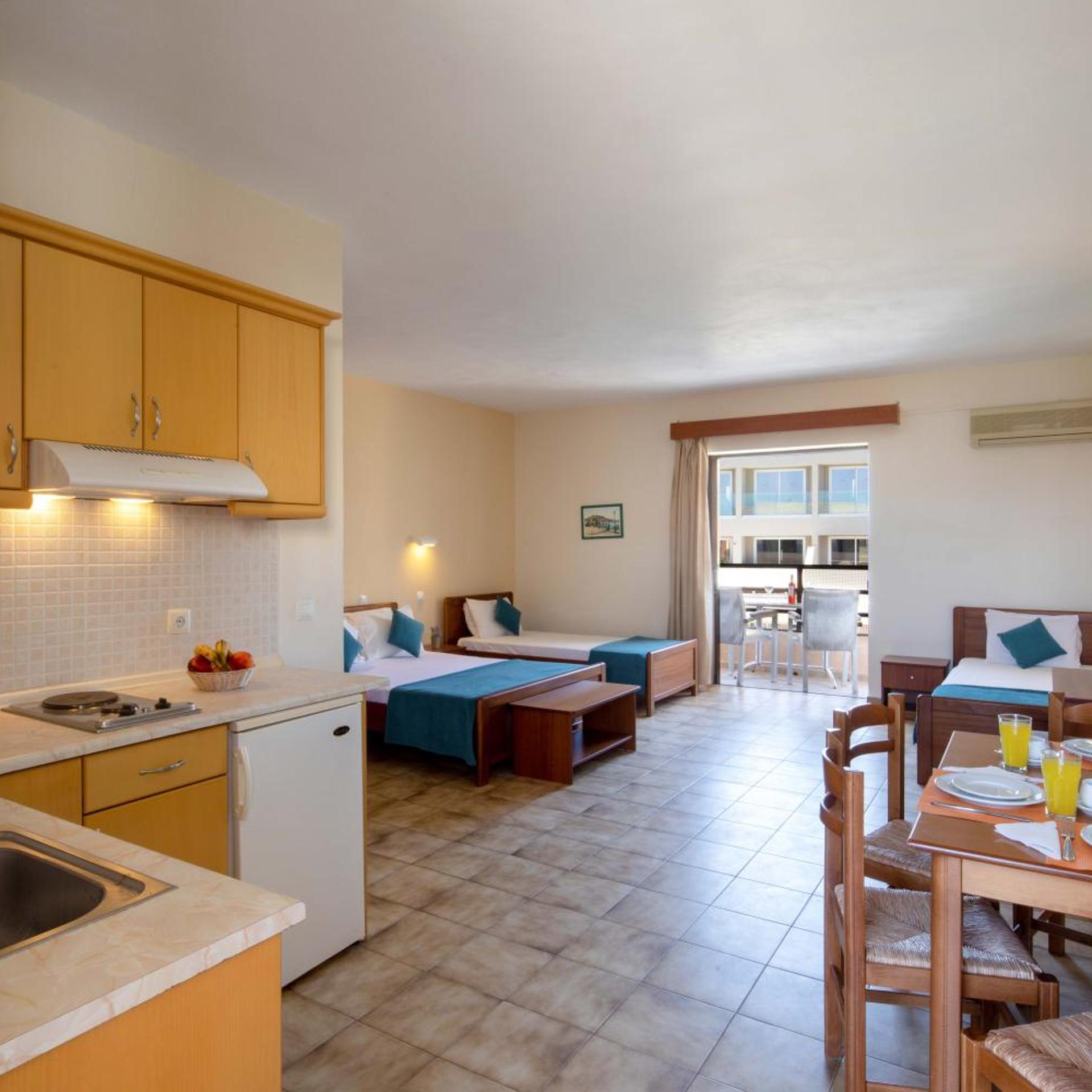 Rossis Beach Hotel 40/58