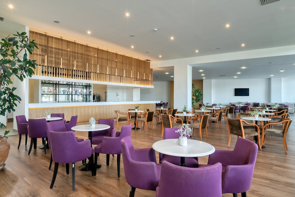 Atlantica Ocean Beach Resort 48/64