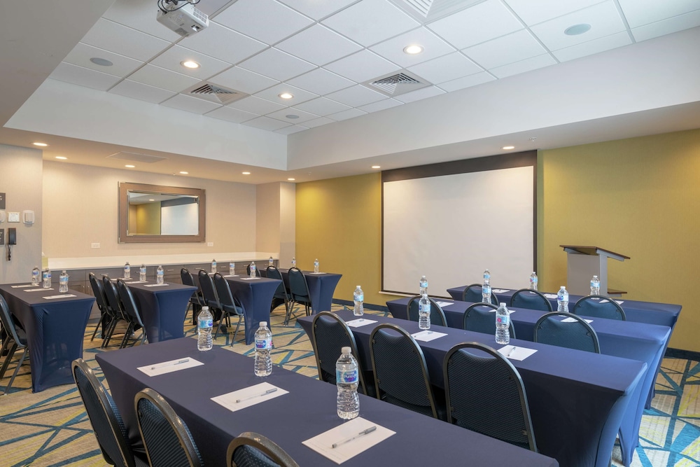 Hampton Inn & Suites Glenarden/Washington DC 37/40