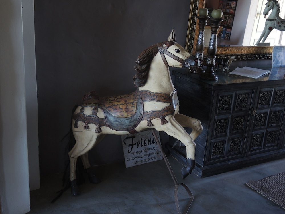T'niqua Stable Inn 13/50