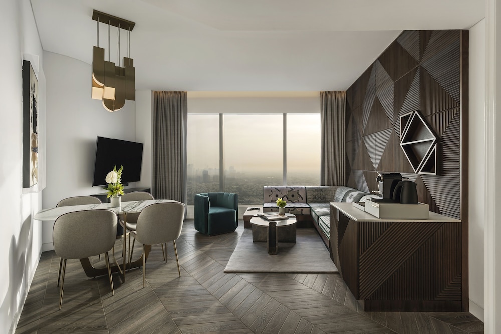 SO/ Uptown Dubai 87/115