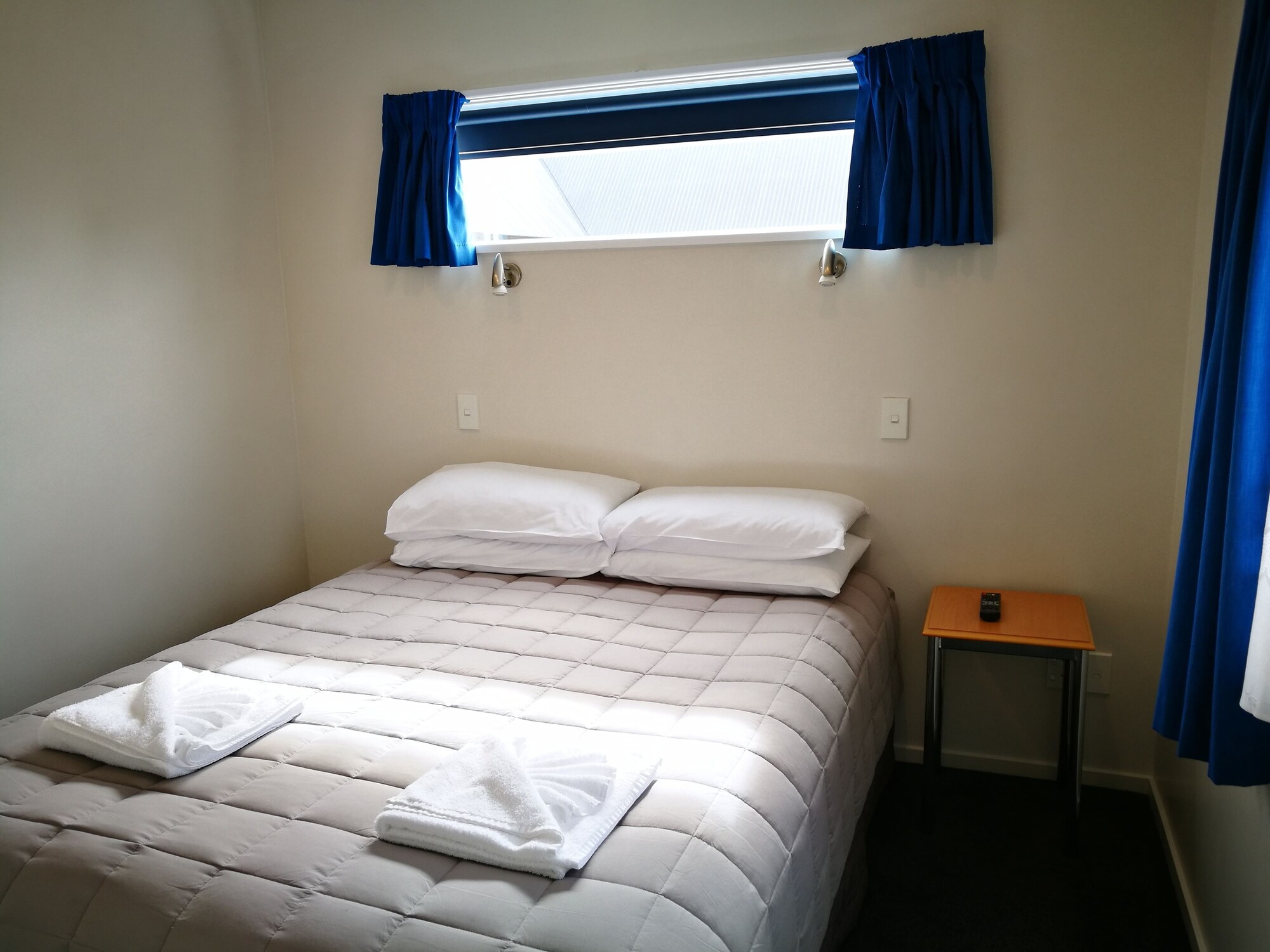 2 BEDROOMS, FAMILY SUITE, KITCHEN