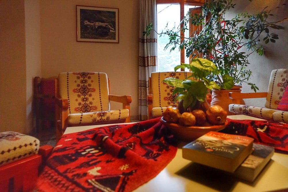 To Balcony Tis Agorianis 36/50