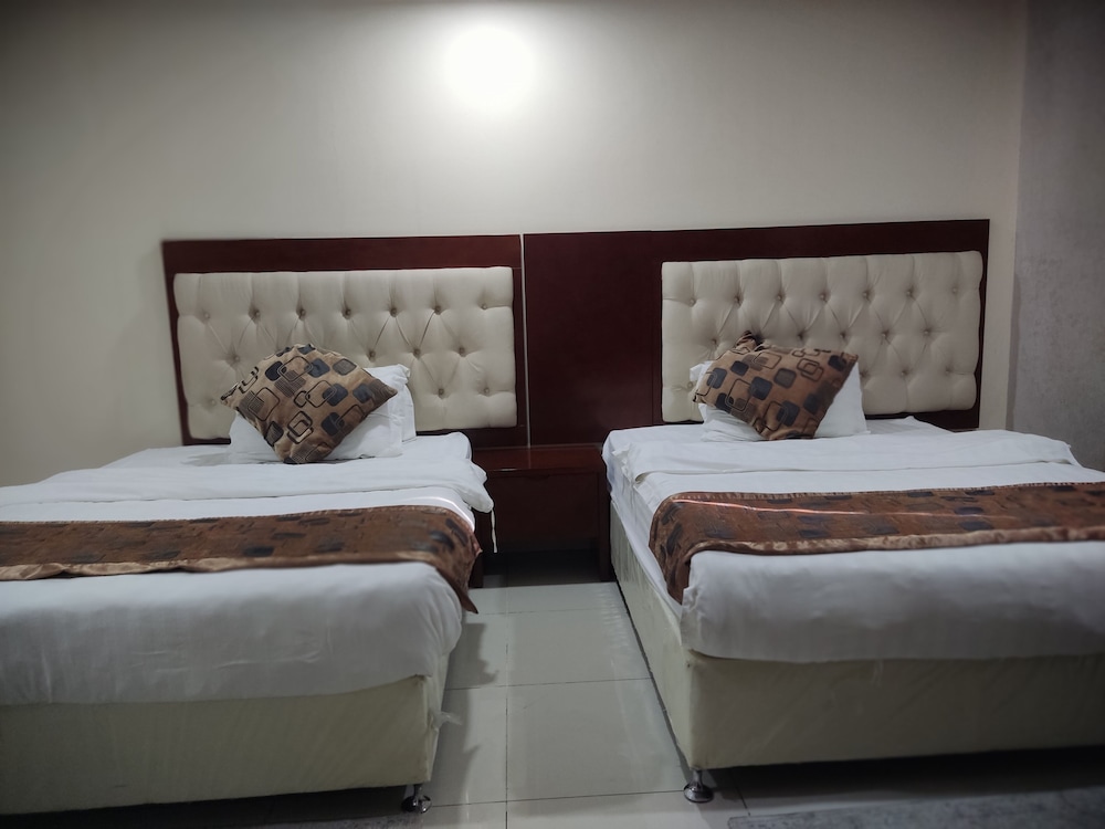 1 Bedroom, Apartment, Queen and Twin Beds