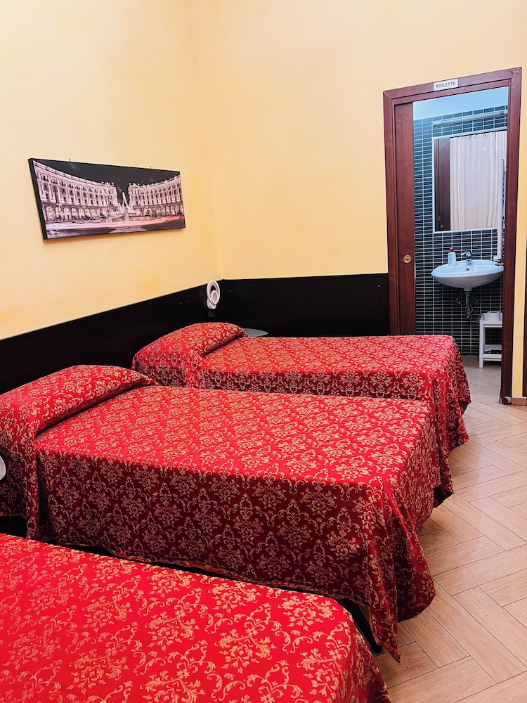 ROOM, TRIPLE, PRIVATE BATHROOM