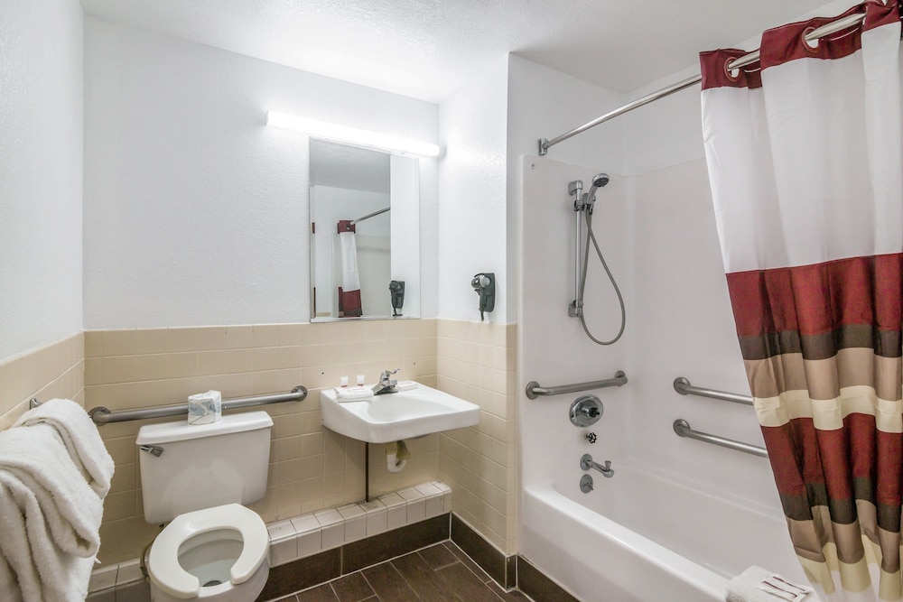 Red Roof Inn Palmdale 20/30