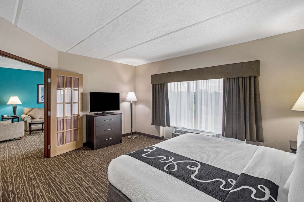SUITE, KING BED, SOFA