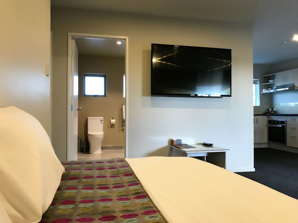 Ellerslie Palms Motel 26/68