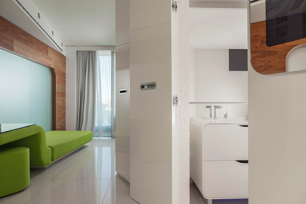 i-Suite Hotel 34/50