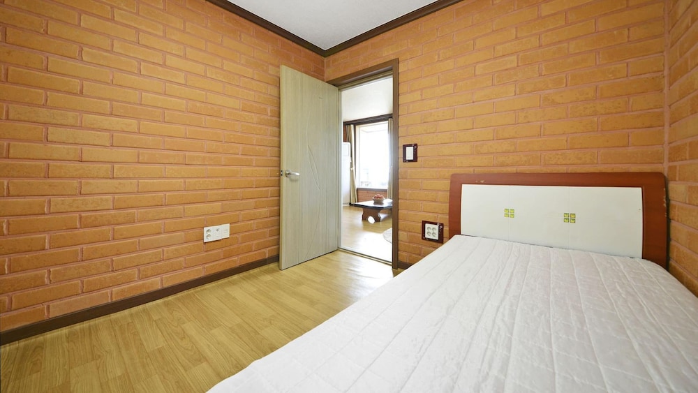 Yeosu Hwangto Pension 16/50