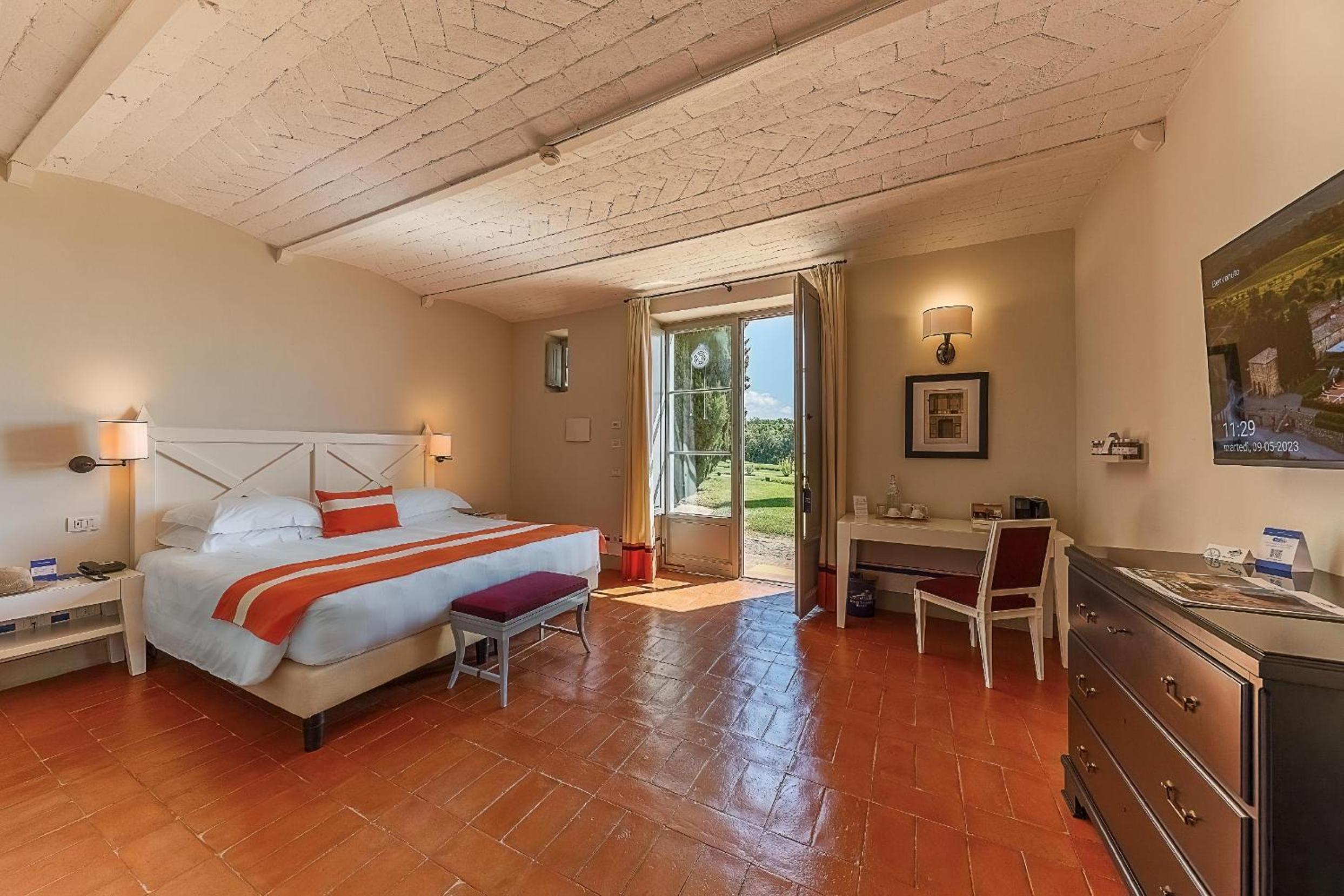 Deluxe, Double or Twin Bed