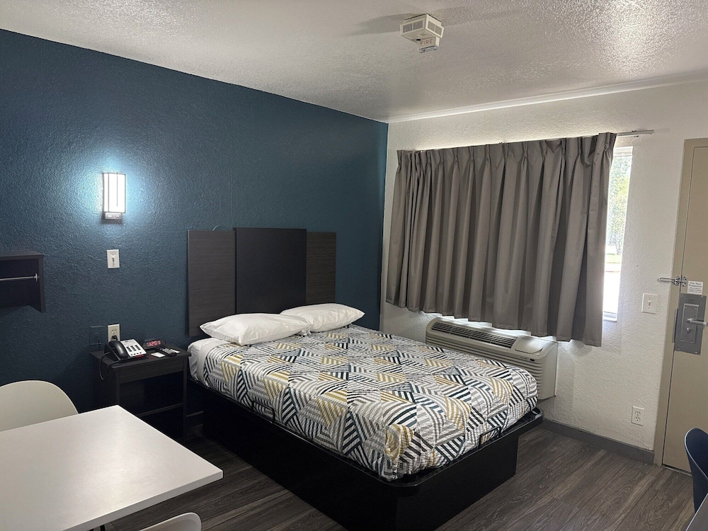 Studio6 Grand Prairie, TX 31/60
