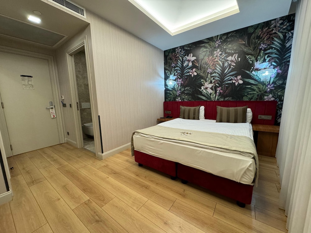 ECONOMY, DOUBLE OR TWIN BED, NO WINDOW