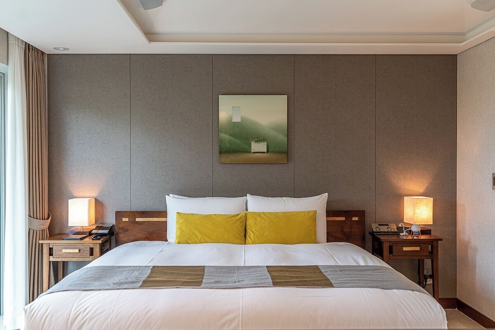 Seaes Hotel & Resort 24/74