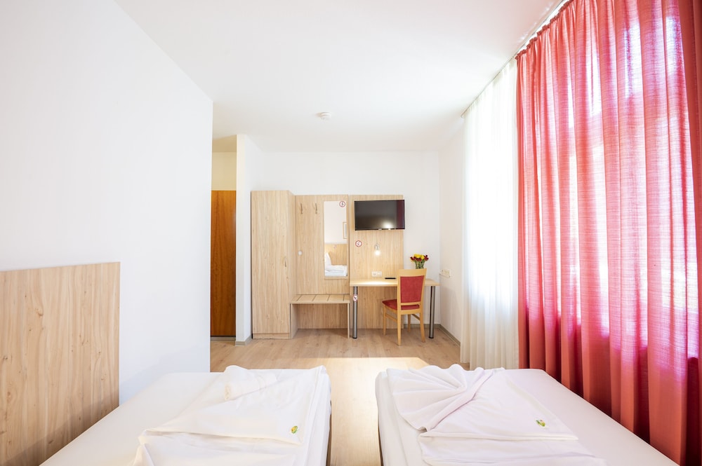 غرفة بسريرين منفصلين، Hotel Astoria Am Urachplatz 3/3