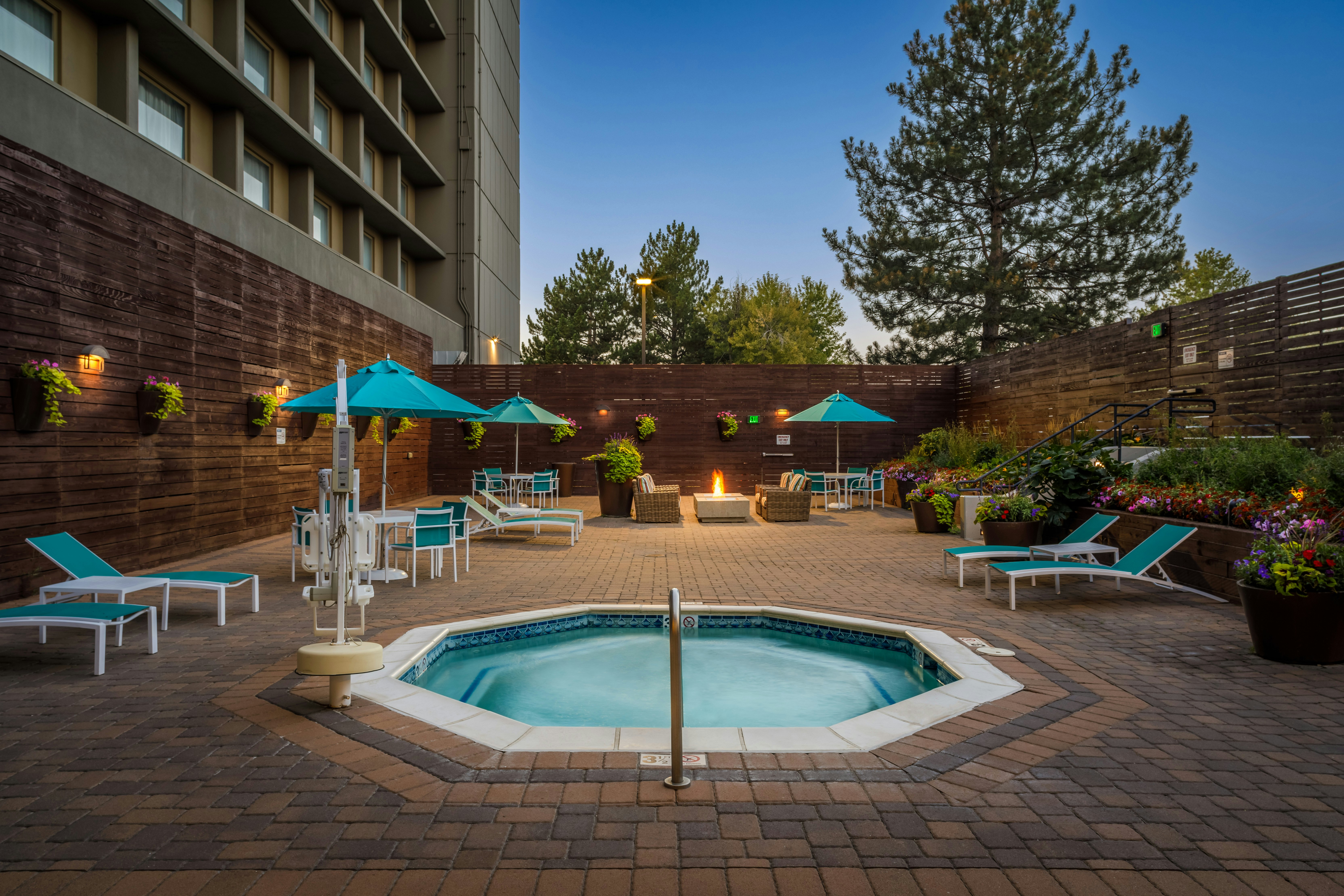DoubleTree by Hilton Hotel Denver 70/71