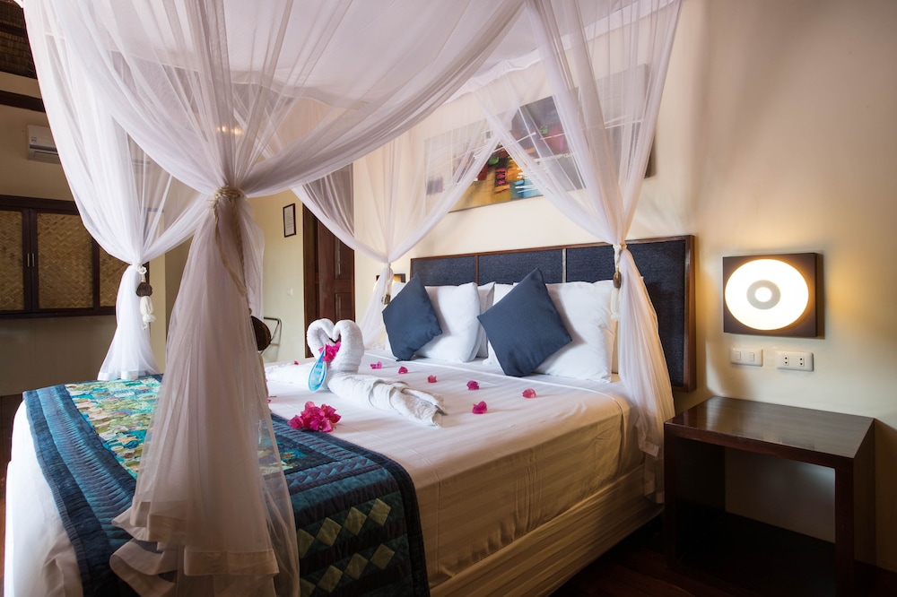 Last Frontier Beach Resort - Adults Only 56/68