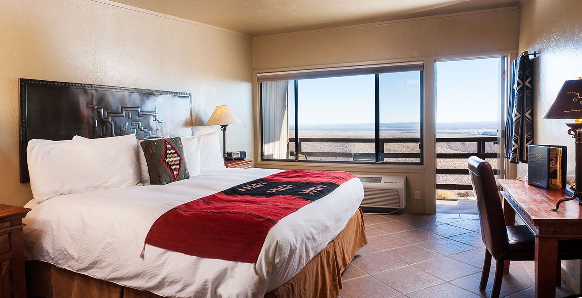 Kiva, King Bed