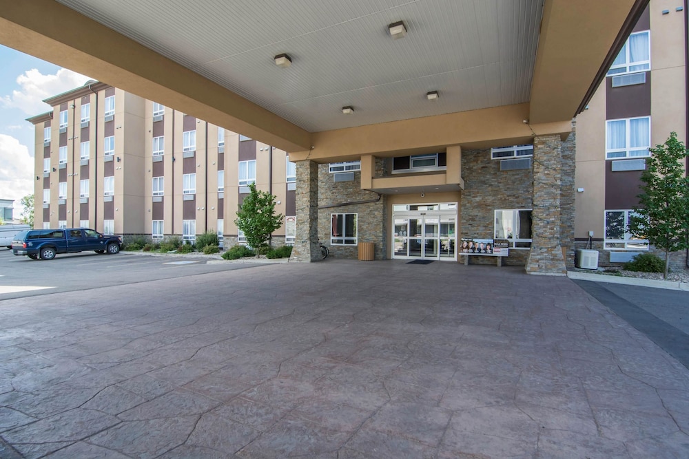 Comfort Inn & Suites Fort Saskatchewan 3/43