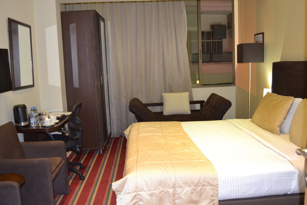 THE J HOTEL AND SPA 7/27