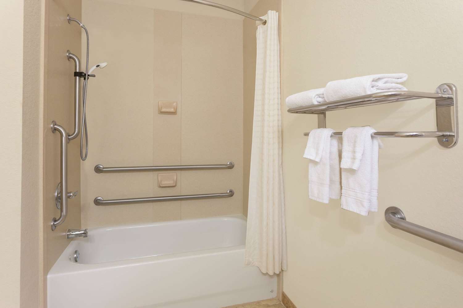 Days Inn by Wyndham Semmes/Mobile 19/20