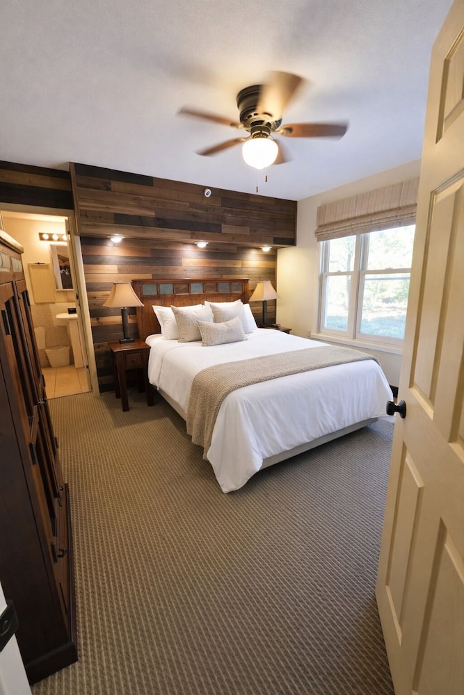 The Historic Crags Lodge 10/33