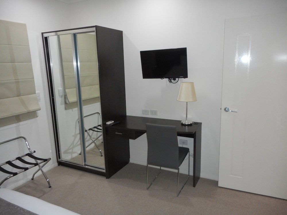 INJUNE MOTOR INN 24/34